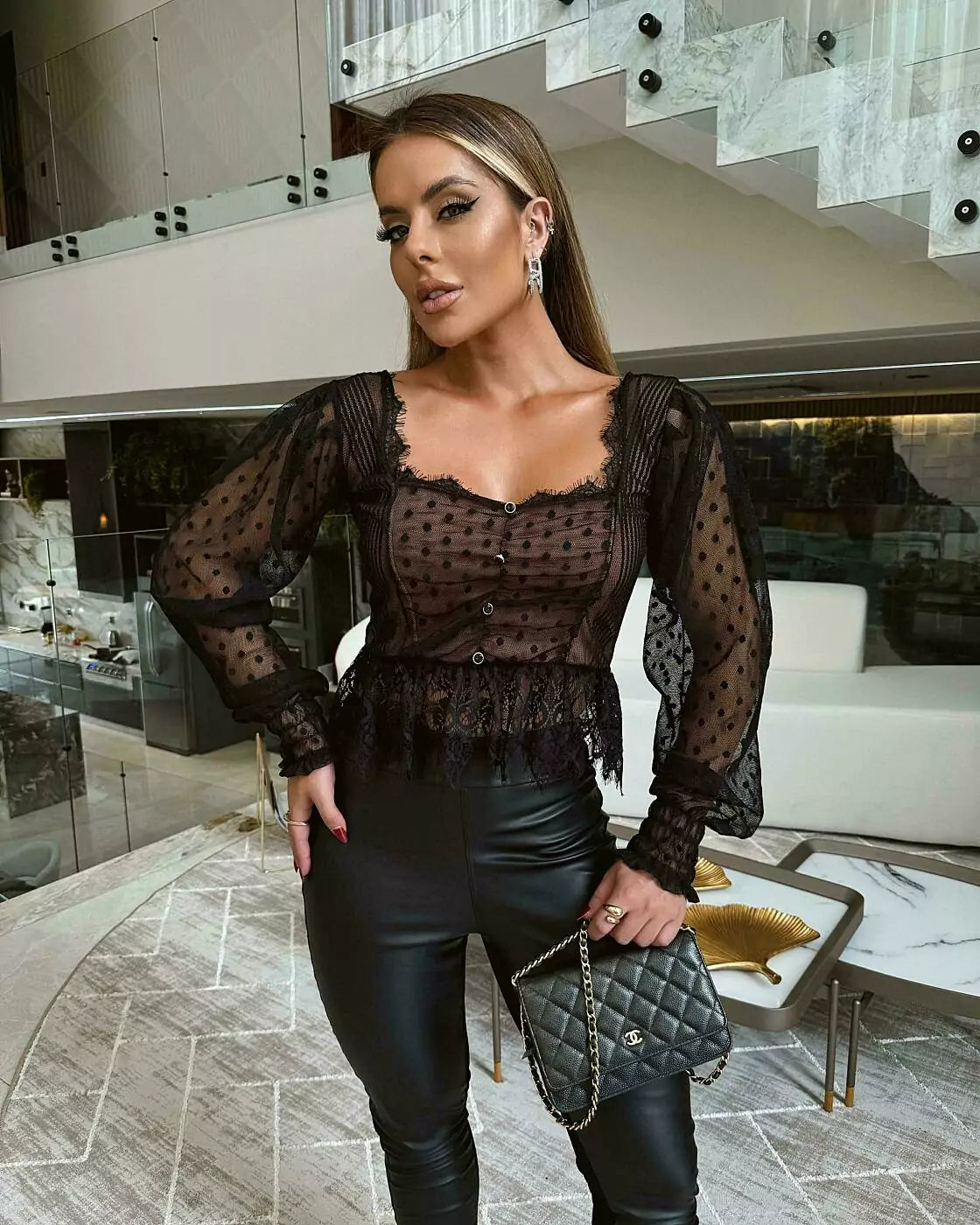 Blusa "Romantic Pearl" – Top de Encaje con Plumeti y Acabado Festoneado