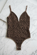 Body "Wild Night" – Escote en V Profundo y Estampado de Leopardo
