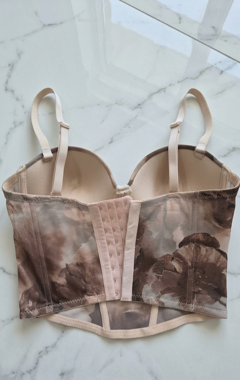 Corset Romántico de Encaje Floral con Varillas Visibles