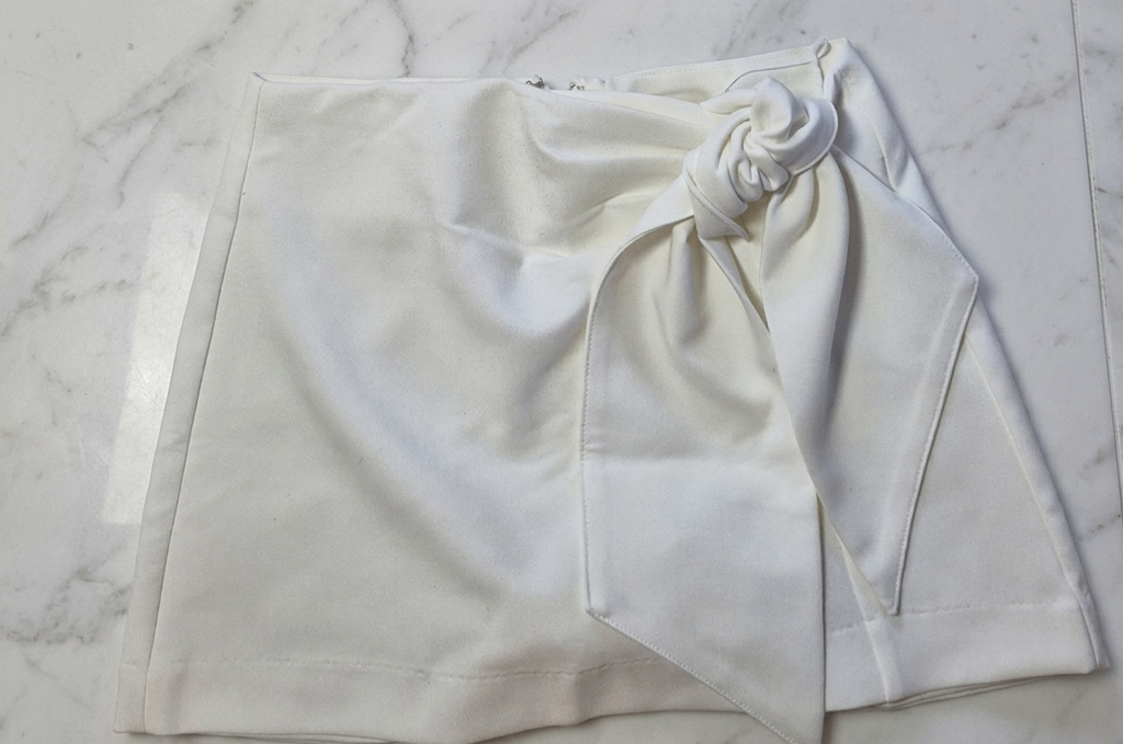 Short Skort con Lazo Frontal – Blanco