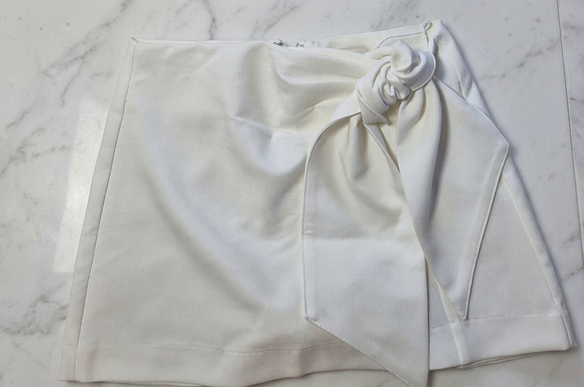 Short Skort con Lazo Frontal – Blanco
