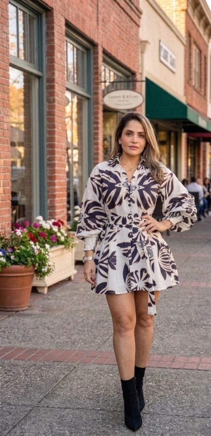 Vestido corto estampado con cinturón