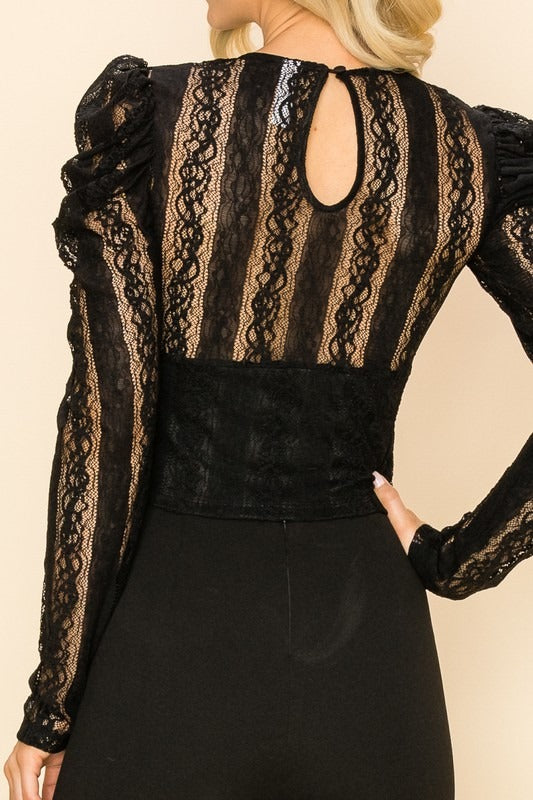 Blusa "Midnight Lace" con Drapeado Central y Mangas de Volumen