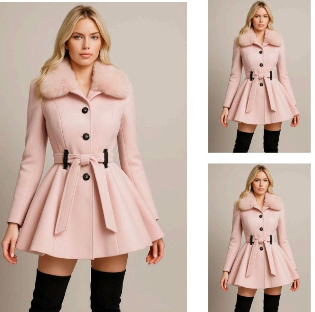 Abrigo "Blush Doll" de Lana con Corte Peplum y Cuello de Pelo