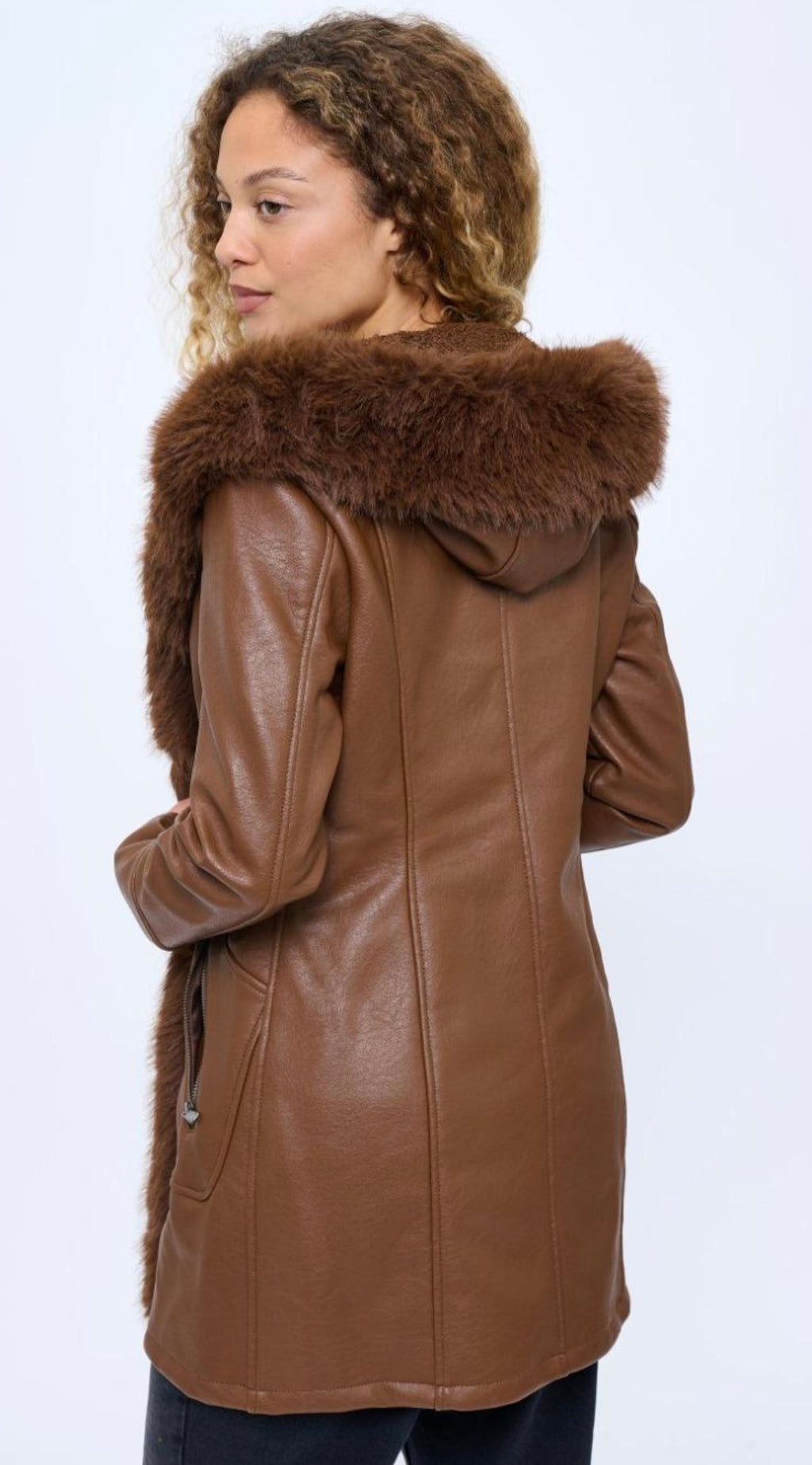 Abrigo de Doble Faz "Arctic Luxe" en Ecopiel con Ribete de Pelo Fox-Style