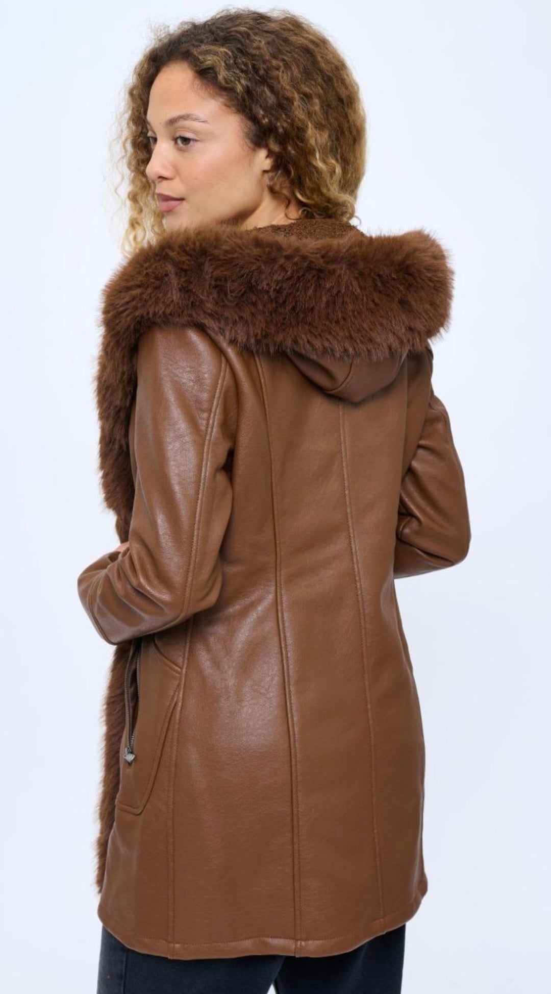 Abrigo de Doble Faz "Arctic Luxe" en Ecopiel con Ribete de Pelo Fox-Style