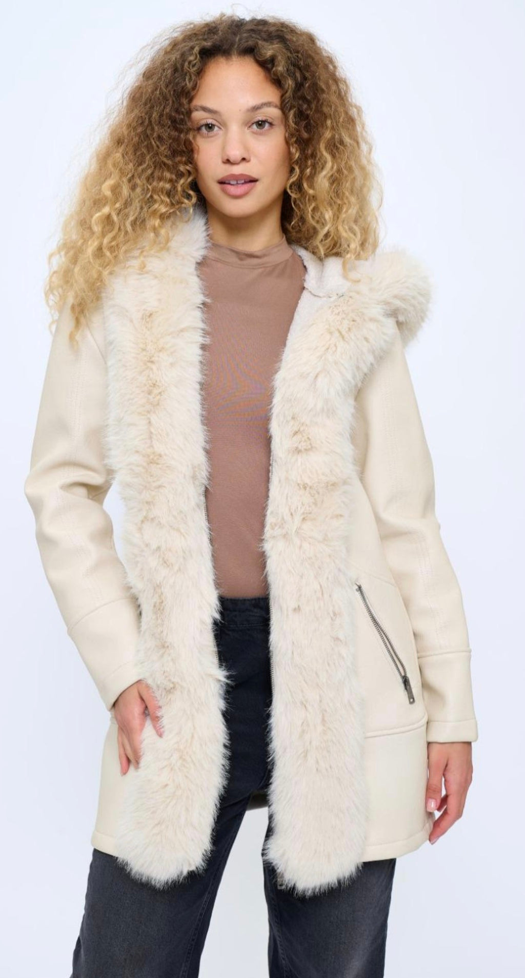 Abrigo de Doble Faz "Arctic Luxe" en Ecopiel con Ribete de Pelo Fox-Style