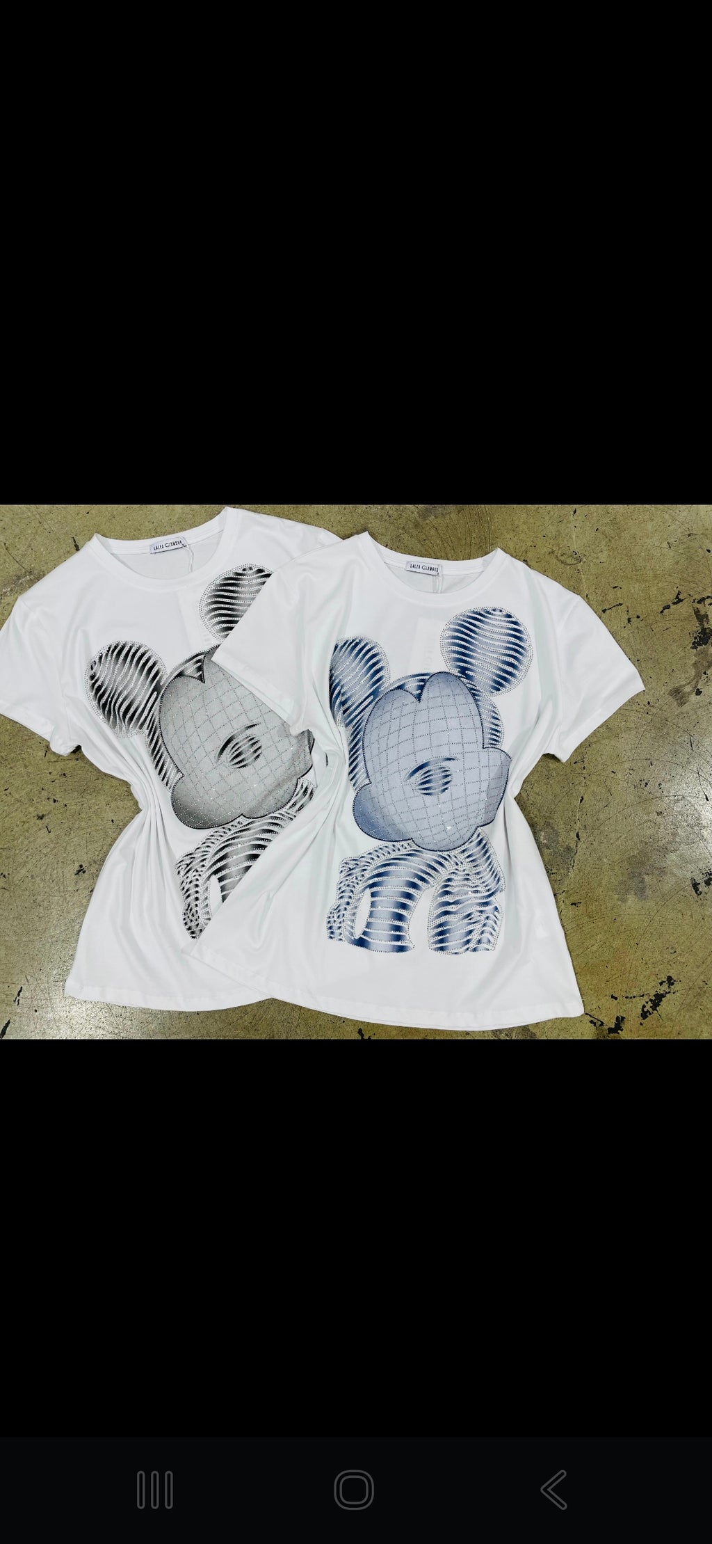 Camiseta "Pop Sculpture" con Gráfico Geométrico y Cristales