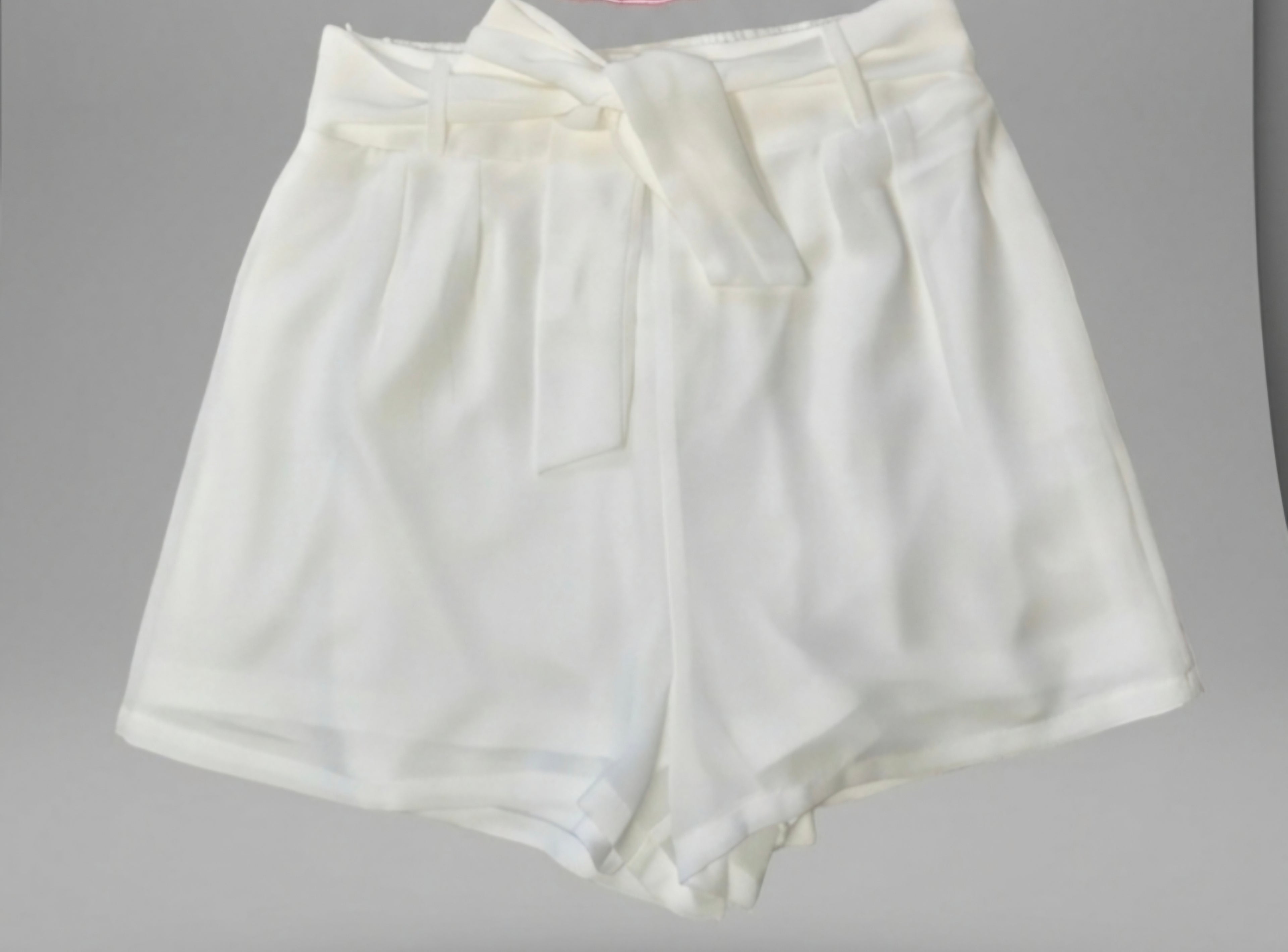 Short de Chifón Fluido de Tiro Alto con Pinzas