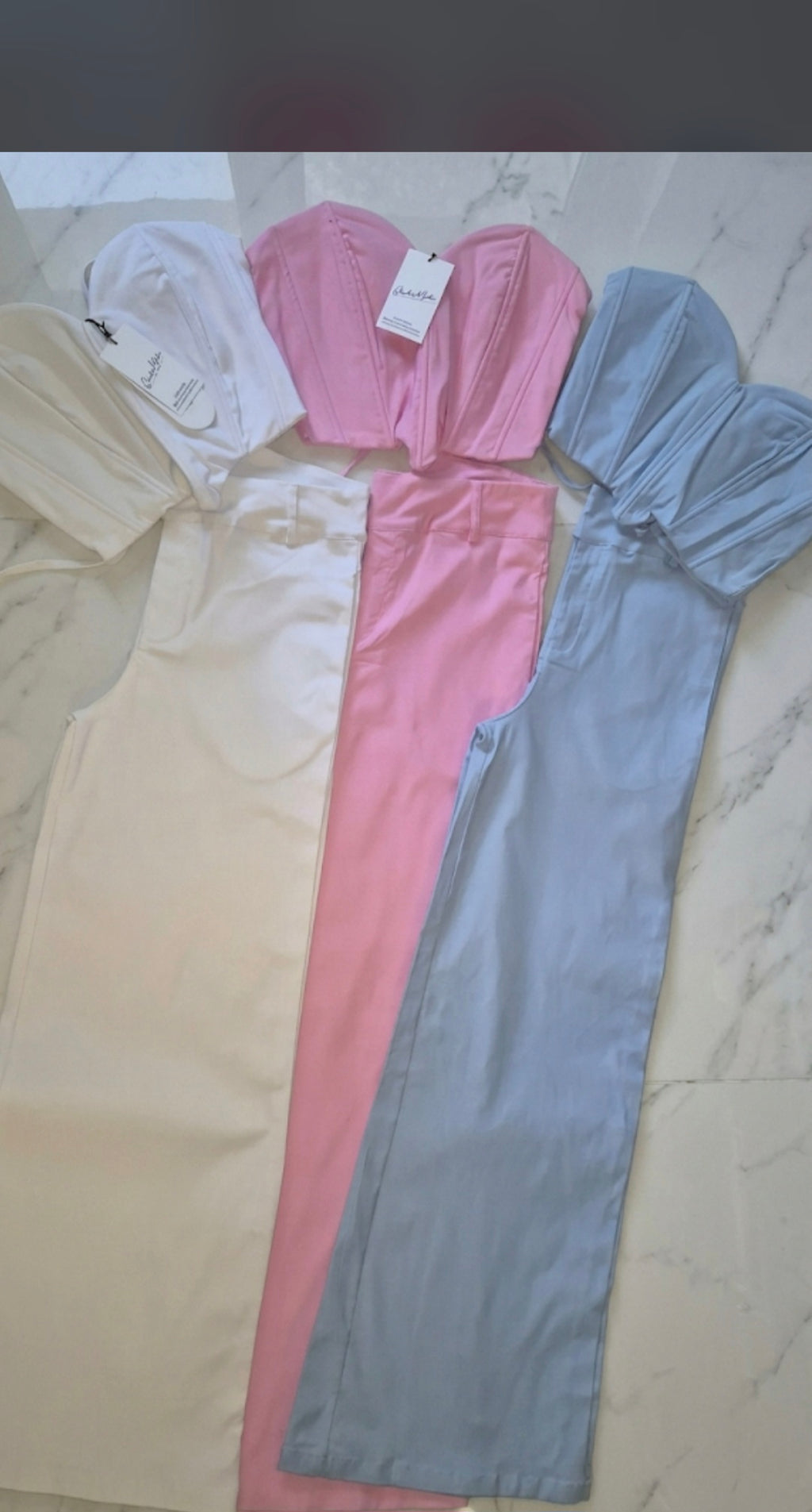 Set Elegance: Corset Escultural y Palazzo de Tiro Alto