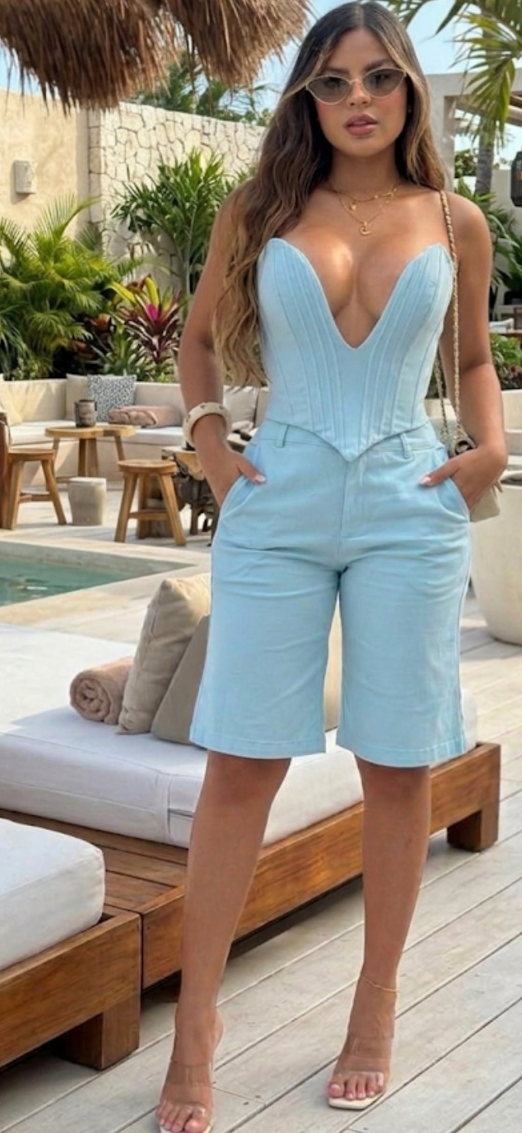 Conjunto Corset Estructurado y Bermuda: Sofisticación Versátil