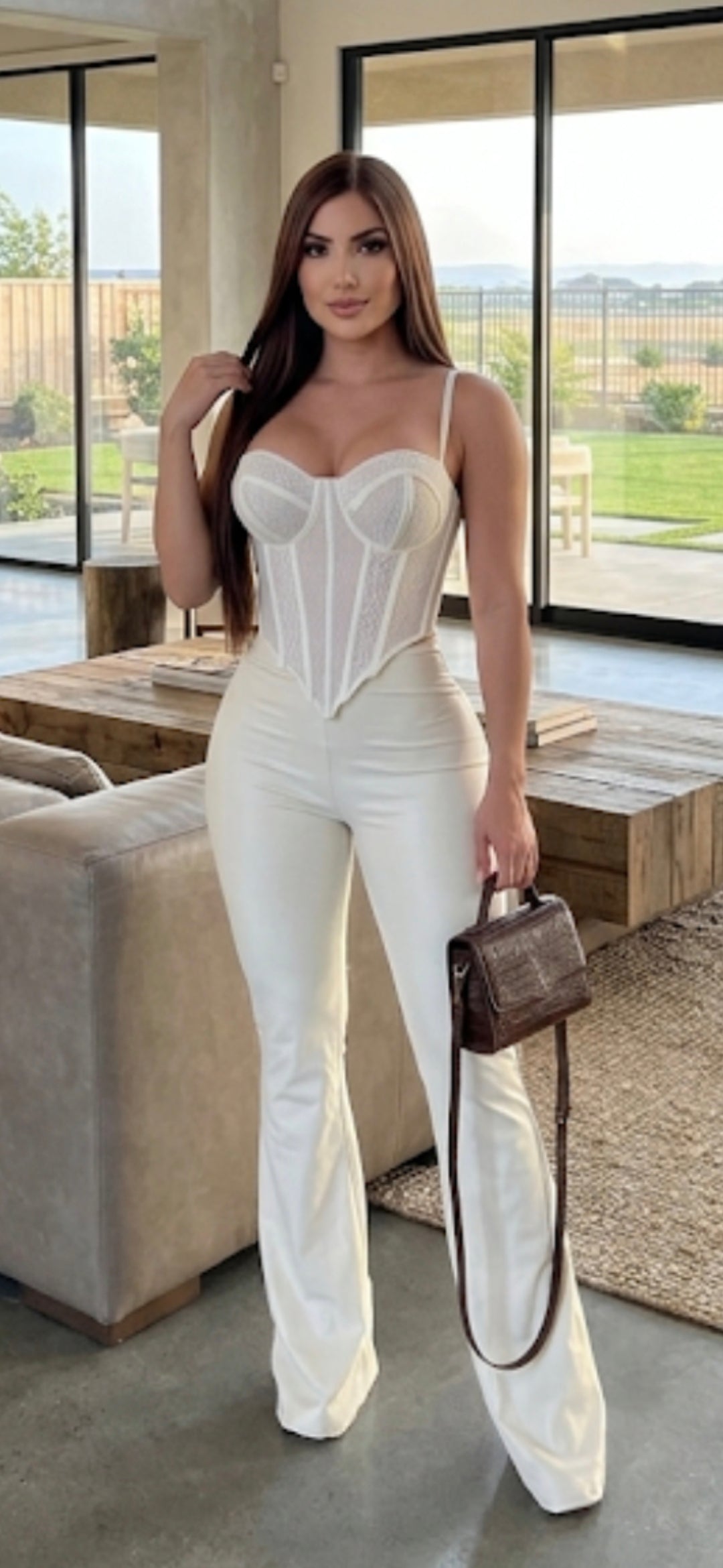 Conjunto Corset y Pantalón: Sofisticación en Beige