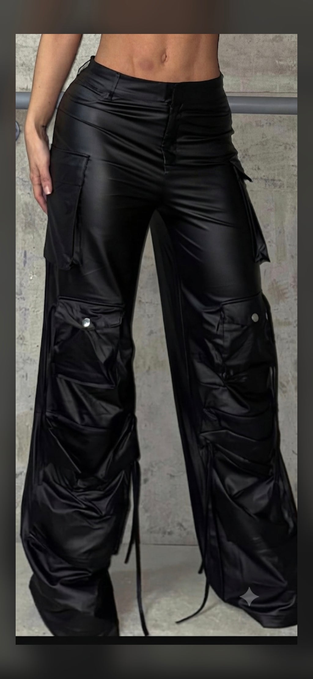 Pantalón Cargo Efecto Piel con Ajuste Regulable - Edición Especial